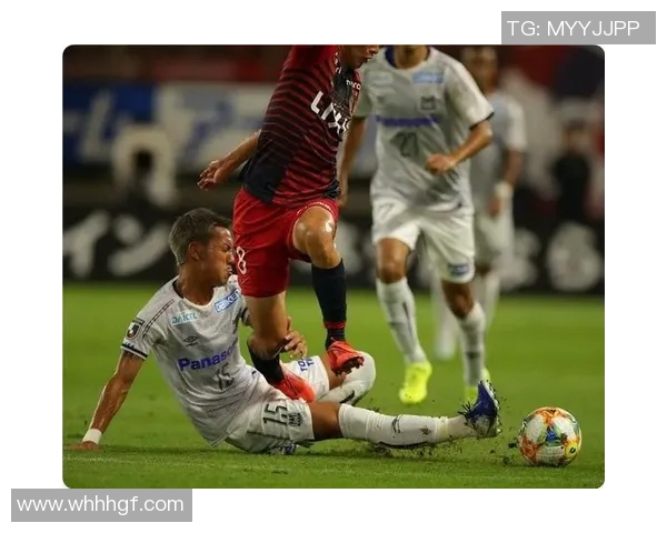 哈维西蒙斯的足球之路与未来展望：从新星到顶级球员的成长历程